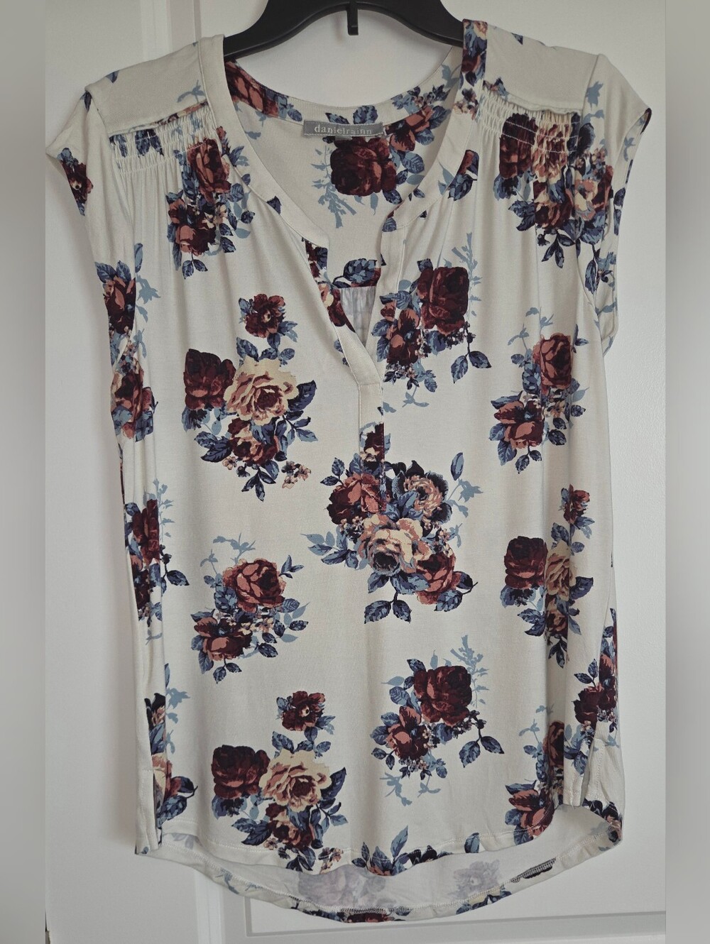 Daniel Rainn Floral Split Neck Cap Sleeve Top - Size M